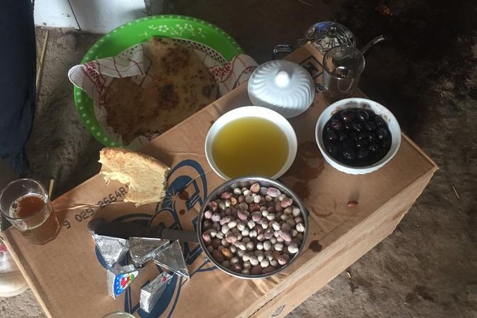 Visit the Oasis & Tea at the basket maker. - Transportation, timing, and why the group stays manageable