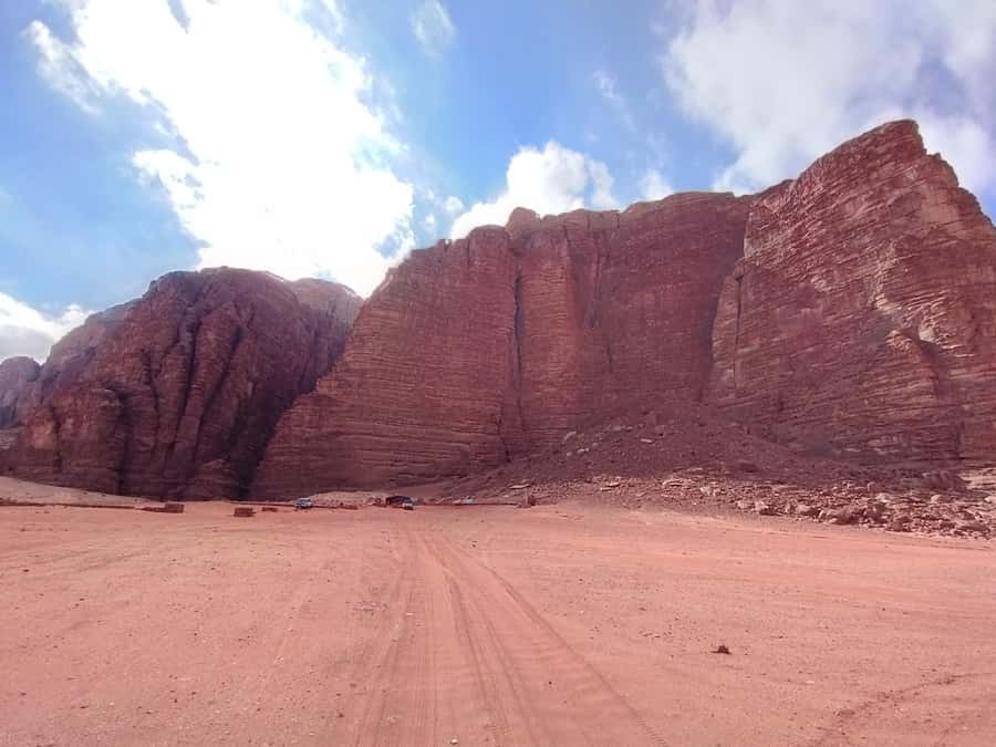 Wadi Rum: 2-Hour Jeep Tour with Bedouin Tea - Group Size, Guides, and Getting Good Photos