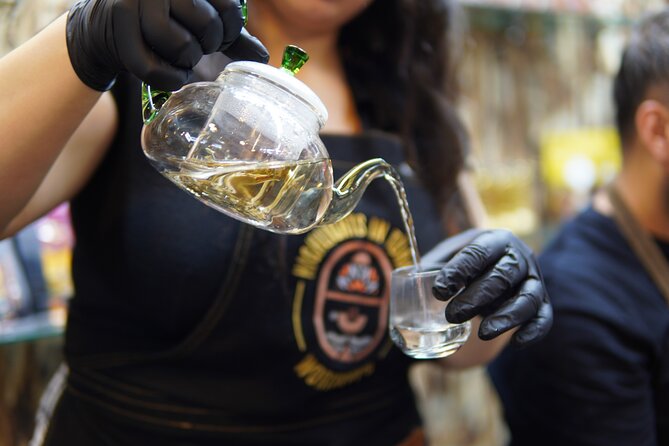 World Teas and Turkish Tea Brewing & Tasting Workshop in Istanbul - The Five Tea Worlds: From Delicate Chinese Green to Black Sea Black Tea