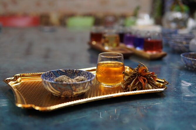 World Teas and Turkish Tea Brewing & Tasting Workshop in Istanbul - Chinese Gaiwan Brewing: Where Water Temp and Steep Time Matter Most