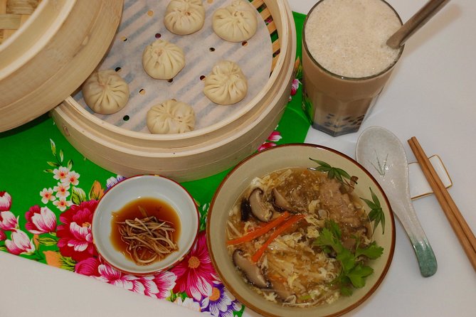 Xiao long bao, Pork thick soup, Bubble milk tea. (Taiwan Cooking Class)-B - Making xiao long bao: the craft you can actually feel