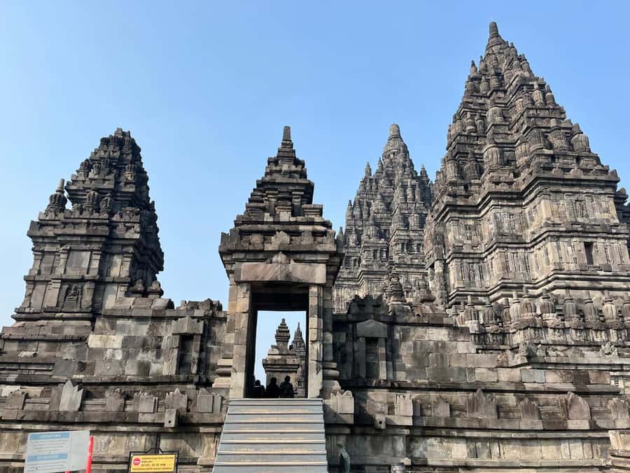 Yogyakarta: Prambanan Tour, Sukuh Temple & Tea Plantation - Sukuh Temple: The Exotic Contrast After Prambanan