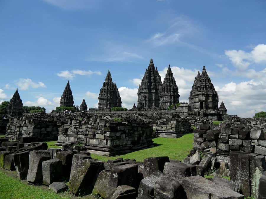 Yogyakarta: Prambanan Tour, Sukuh Temple & Tea Plantation - Should You Book Naila Tour for Prambanan, Sukuh, and Tea?