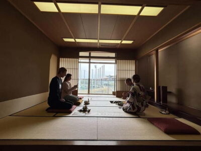 Yokohama : Tea Ceremony with Sweets and Souvenir - Meeting Sarina and Ryota, then getting settled